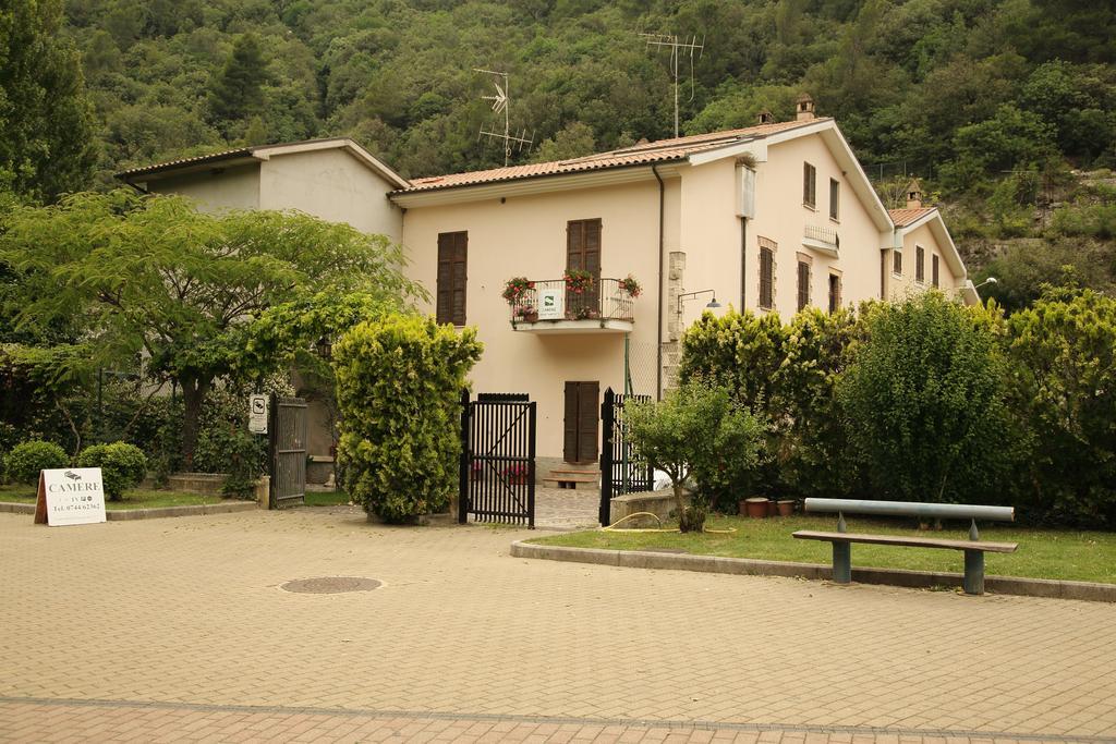 Hotel Il Casolare Della Cascata Terni Exterior foto